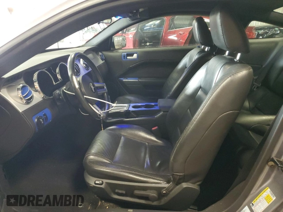 2006 Ford Mustang Standard z VIN 1ZVFT80N465152156, wystawiony jako Copart lot #59462385 z przebiegiem 114 174 mil mil oraz Czysty tytuł • Clean title. Historia ofert i sprzedaży dostępna na DreamBid. Obrazek 7.