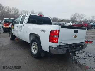 2013 Chevrolet Silverado 1500 Work Truck with VIN 1GCRKPE70DZ165029, listed as a IAAI auction lot 41038004 with 263,102 mi miles. Bid and sale history available at carsss.com. Image 3.