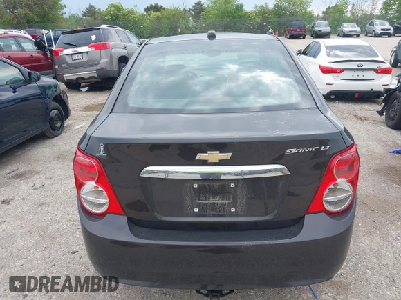 2015 Chevrolet Sonic LT z VIN 1G1JC5SH5F4158047, wystawiony jako IAAI lot #42387058 z przebiegiem 106 997 mil mil oraz . Historia ofert i sprzedaży dostępna na DreamBid. Obrazek 17.