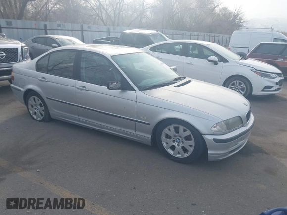 1999 BMW 3 Series 323i with VIN WBAAM3331XCD55039, listed as a IAAI auction lot 41884968 with 187,106 mi miles. Bid and sale history available at carsss.com. Image 1.
