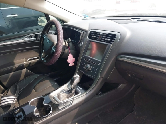 2014 Ford Fusion Titanium Hybrid with VIN 3FA6P0RU0ER329063, listed as a IAAI auction lot 40072913 with 210,274 mi miles. Bid and sale history available at carsss.com. Image 5.