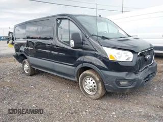 2022 Ford Transit z VIN 1FTYE2Y88NKA08465, wystawiony jako IAAI lot #42387552 z przebiegiem 90 951 mil mil oraz . Historia ofert i sprzedaży dostępna na DreamBid. Obrazek 1.