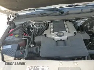 2018 Cadillac Escalade z VIN 1GYS3AKJXJR141029, wystawiony jako Copart lot #61751855 z przebiegiem 110 485 mil mil oraz Czysty tytuł • Clean title. Historia ofert i sprzedaży dostępna na DreamBid. Obrazek 13.