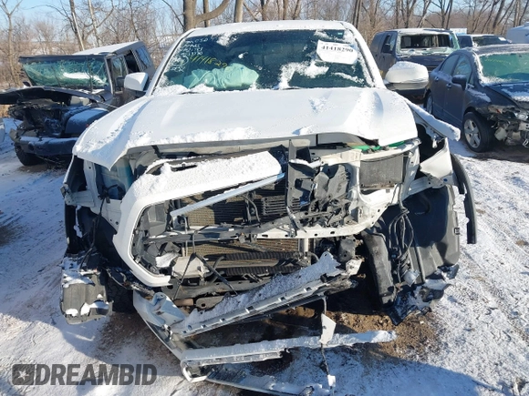 2016 Toyota Tacoma SR with VIN 3TMCZ5AN1GM033770, listed as a IAAI auction lot 41418290 with 122,000 mi miles. Bid and sale history available at carsss.com. Image 12.