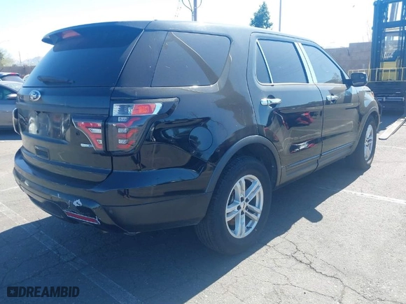 2015 Ford Utility Police Interceptor with VIN 1FM5K8AR0FGA28548, listed as a IAAI auction lot 41282099 with 120,378 mi miles. Bid and sale history available at carsss.com. Image 4.