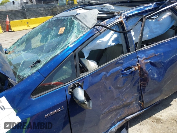 2013 Toyota Prius Two with VIN JTDZN3EU4D3206304, listed as a IAAI auction lot 42067570 with Not Provided miles and . Bid and sale history available at carsss.com. Image 9.