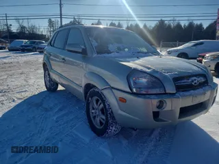 2008 Hyundai Tucson GL with VIN KM8JM72D98U814956, listed as a Copart auction lot 42774255 with 268,115 mi miles and Clean Title. Bid and sale history available at carsss.com. Image 1.