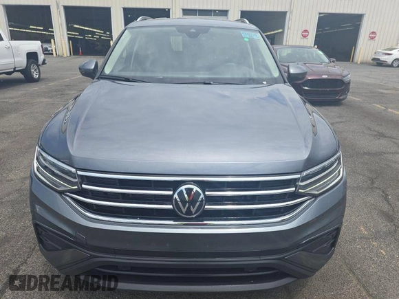 2024 Volkswagen Tiguan SE with VIN 3VV3B7AX6RM103866, listed as a IAAI auction lot 42751181 with 31,978 mi miles and . Bid and sale history available at DreamBid. Image 19.