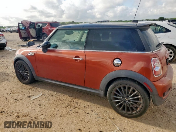 2013 MINI Hardtop S with VIN WMWSV3C55DT392526, listed as a Copart auction lot 62220765 with 152,585 mi miles and Clean title. Bid and sale history available at DreamBid. Image 2.