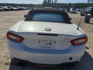 2017 FIAT 124 Spider Lusso z VIN JC1NFAEK7H0119175, wystawiony jako Copart lot #89142865 z przebiegiem Nie podano mil oraz Szkoda całkowita • Salvage title. Historia ofert i sprzedaży dostępna na DreamBid. Obrazek 6.