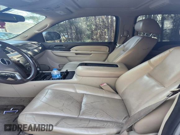 2011 GMC Yukon XL Denali with VIN 1GKS2MEF0BR102845, listed as a IAAI auction lot 41886377 with 210,991 mi miles. Bid and sale history available at carsss.com. Image 5.
