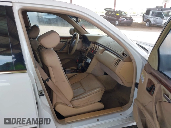 2001 Mercedes-Benz E-Class with VIN WDBJF65J61B183965, listed as a IAAI auction lot 41926279 with 305,436 mi miles. Bid and sale history available at carsss.com. Image 5.