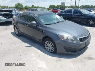 2011 Kia Optima LX z VIN KNAGM4A77B5174415, wystawiony jako IAAI lot #42139301 z przebiegiem 215 470 mil mil oraz . Historia ofert i sprzedaży dostępna na DreamBid. Obrazek 1.