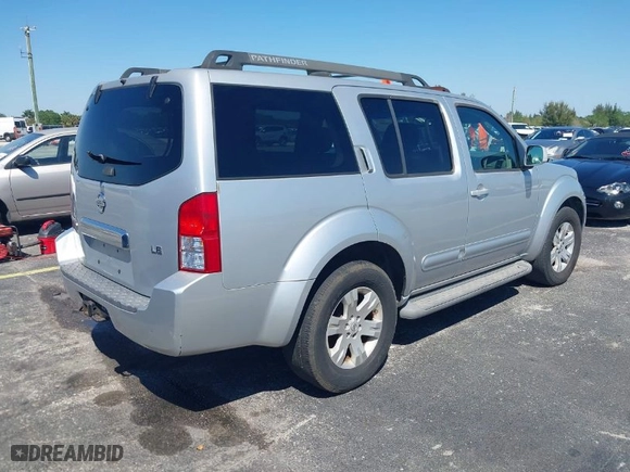 2006 Nissan Pathfinder SE with VIN 5N1AR18W96C655348, listed as a IAAI auction lot 41789686 with 213,238 mi miles. Bid and sale history available at carsss.com. Image 4.