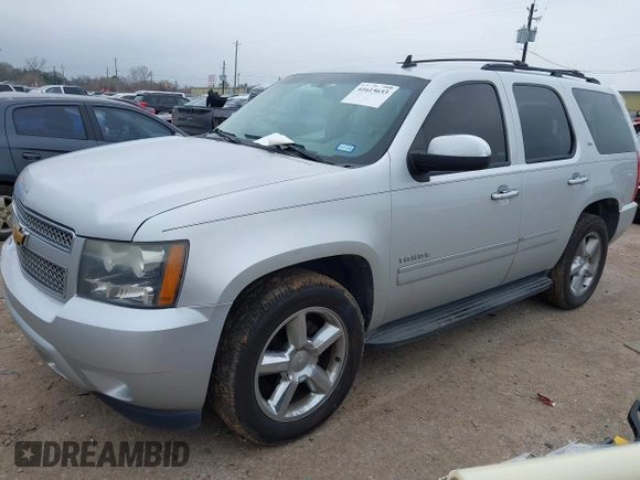 2014 Chevrolet Tahoe LTZ z VIN 1GNSCCE04ER159110, wystawiony jako IAAI lot #41615653 z przebiegiem 171 422 mil mil oraz . Historia ofert i sprzedaży dostępna na DreamBid. Obrazek 17.
