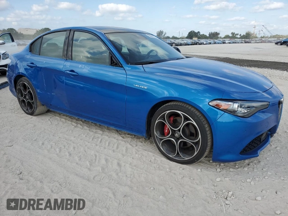 2023 Alfa Romeo Giulia Veloce z VIN ZARFAMBN1P7668694, wystawiony jako Copart lot #53982015 z przebiegiem 12 728 mil mil oraz Szkoda całkowita • Salvage title. Historia ofert i sprzedaży dostępna na DreamBid. Obrazek 4.