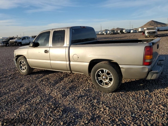2001 Chevrolet Silverado 1500 with VIN 2GCEC19W311130130, listed as a Copart auction lot 81270584 with 281,025 mi miles and Salvage Title. Bid and sale history available at carsss.com. Image 2.