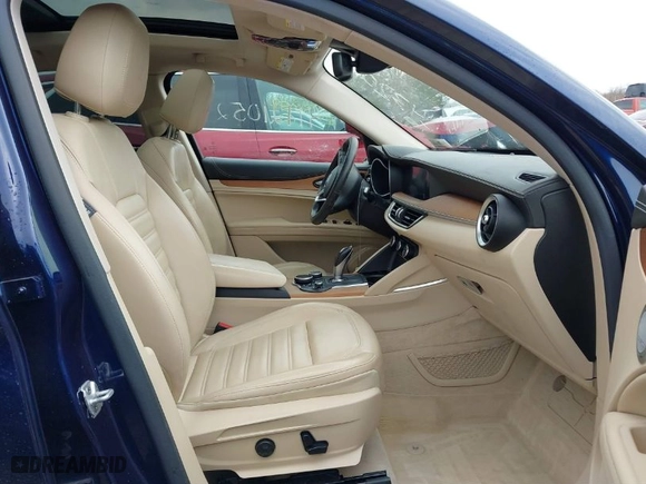 2019 Alfa Romeo Stelvio Ti with VIN ZASPAKBN4K7C43201, listed as a IAAI auction lot 41121052 with 32,768 mi miles. Bid and sale history available at carsss.com. Image 5.