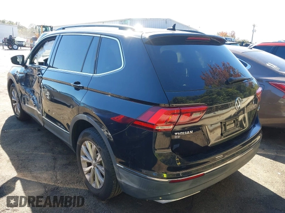 2018 Volkswagen Tiguan SEL z VIN 3VV2B7AX9JM142564, wystawiony jako IAAI lot #40630666 z przebiegiem 86 040 mil mil oraz . Historia ofert i sprzedaży dostępna na DreamBid. Obrazek 3.