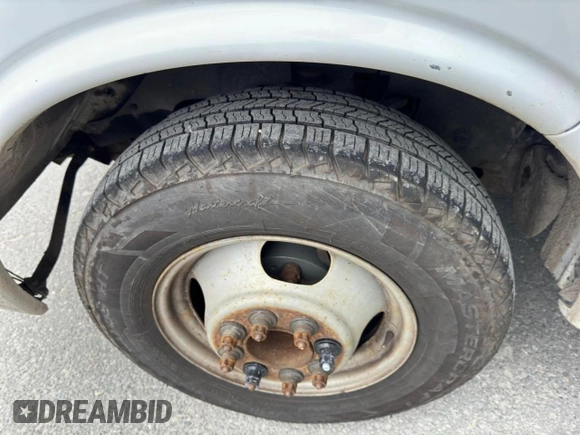 2018 GMC Savana z VIN 7GZ37SCG4JN001057, wystawiony jako Copart lot #54384465 z przebiegiem 206 021 mil mil oraz Tytuł czysty. Historia ofert i sprzedaży dostępna na DreamBid. Obrazek 7.