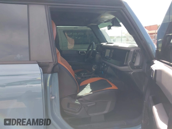 2023 Ford Bronco с VIN 1FMDE5BH2PLA98570, выставлен на аукционе IAAI как лот 42322165 с пробегом 10 266 миль миль и . История ставок и продаж доступна на DreamBid. Изображение 5.