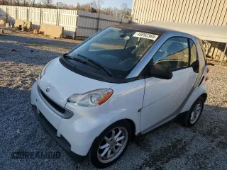 2010 Smart fortwo Pure z VIN WMEEJ3BA4AK363015, wystawiony jako Copart lot #48892365 z przebiegiem 70 766 mil mil oraz Szkody całkowita. Historia ofert i sprzedaży dostępna na DreamBid. Obrazek 1.