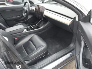 2020 Tesla Model 3 Performance z VIN 5YJ3E1EC3LF802068, wystawiony jako IAAI lot #41886024 z przebiegiem 50 271 mil mil oraz . Historia ofert i sprzedaży dostępna na DreamBid. Obrazek 5.