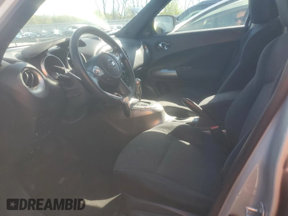 2016 Nissan Juke S z VIN JN8AF5MR3GT608794, wystawiony jako Copart lot #53975335 z przebiegiem 103 323 mil mil oraz Czysty tytuł • Clean title. Historia ofert i sprzedaży dostępna na DreamBid. Obrazek 7.