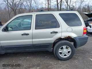 2004 Ford Escape XLT with VIN 1FMYU93184KB61332, listed as a IAAI auction lot 42024633 with 252,972 mi miles. Bid and sale history available at carsss.com. Image 6.