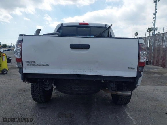 2013 Toyota Tacoma with VIN 3TMLU4EN8DM103635, listed as a IAAI auction lot 41893832 with 198,290 mi miles. Bid and sale history available at carsss.com. Image 16.