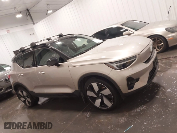 2023 Volvo XC40 Ultimate with VIN YV4ED3UM1P2023016, listed as a IAAI auction lot 42190298 with 22,862 mi miles and . Bid and sale history available at DreamBid. Image 14.