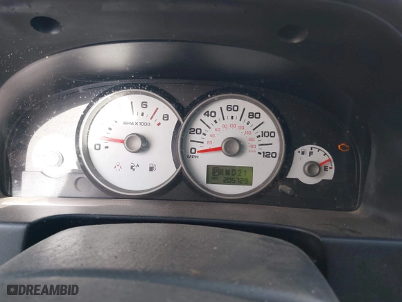 2005 Ford Escape XLT with VIN 1FMYU93145KE08055, listed as a IAAI auction lot 42004705 with 205,729 mi miles. Bid and sale history available at carsss.com. Image 7.
