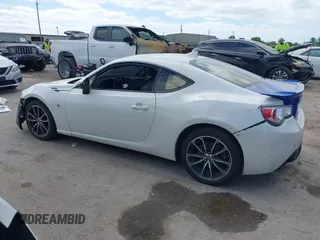 2017 Toyota 86 z VIN JF1ZNAA12H9701111, wystawiony jako IAAI lot #42016381 z przebiegiem 58 948 mil mil oraz . Historia ofert i sprzedaży dostępna na DreamBid. Obrazek 15.