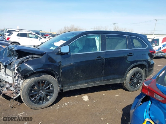 2019 Toyota Highlander SE with VIN 5TDJZRFHXKS606028, listed as a IAAI auction lot 41747582 with 38,689 mi miles. Bid and sale history available at carsss.com. Image 14.