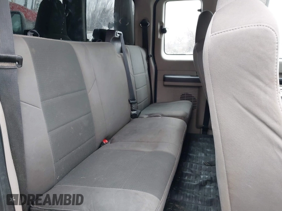 2010 Ford F-250 XL z VIN 1FTSX2B52AEA68720, wystawiony jako IAAI lot #41346824 z przebiegiem 235 000 mil mil oraz . Historia ofert i sprzedaży dostępna na DreamBid. Obrazek 8.