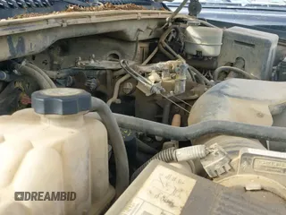 2002 Chevrolet Silverado 2500HD LS z VIN 1GCHK29U52Z303014, wystawiony jako IAAI lot #41534713 z przebiegiem Nie podano mil oraz . Historia ofert i sprzedaży dostępna na DreamBid. Obrazek 12.