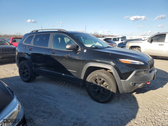 2018 Jeep Cherokee Trailhawk with VIN 1C4PJMBX6JD562685, listed as a Copart auction lot 46036735 with 83,018 mi miles and Salvage Title. Bid and sale history available at carsss.com. Image 4.