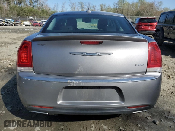 2015 Chrysler 300 Limited z VIN 2C3CCAAG7FH779797, wystawiony jako Copart lot #52281375 z przebiegiem 140 141 mil mil oraz Szkoda całkowita • Salvage title. Historia ofert i sprzedaży dostępna na DreamBid. Obrazek 6.