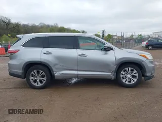 2014 Toyota Highlander XLE z VIN 5TDKKRFH1ES026437, wystawiony jako IAAI lot #42180118 z przebiegiem 150 391 mil mil oraz . Historia ofert i sprzedaży dostępna na DreamBid. Obrazek 13.