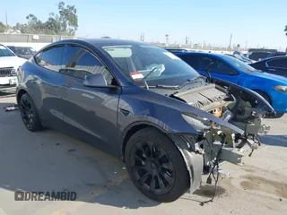 2022 Tesla Model Y Long Range z VIN 7SAYGAEEXNF574075, wystawiony jako IAAI lot #41678459 z przebiegiem 50 626 mil mil oraz . Historia ofert i sprzedaży dostępna na DreamBid. Obrazek 1.