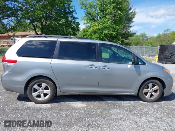 2011 Toyota Sienna LE AAS with VIN 5TDKK3DC2BS175598, listed as a IAAI auction lot 42186153 with 169,267 mi miles. Bid and sale history available at carsss.com. Image 14.
