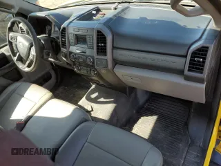 2019 Ford F-250 XL with VIN 1FTBF2B60KEG24939, listed as a Copart auction lot 51901055 with 132,180 mi miles and Salvage title. Bid and sale history available at DreamBid. Image 8.