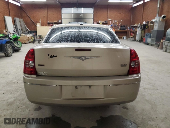 2009 Chrysler 300 z VIN 2C3KK53V69H586188, wystawiony jako Copart lot #50994545 z przebiegiem 157 861 mil mil oraz Szkoda całkowita • Salvage title. Historia ofert i sprzedaży dostępna na DreamBid. Obrazek 6.