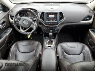 2018 Jeep Cherokee Trailhawk z VIN 1C4PJMBB8JD582506, wystawiony jako Copart lot #47898025 z przebiegiem 72 674 mil mil oraz Szkoda całkowita • Salvage title. Historia ofert i sprzedaży dostępna na DreamBid. Obrazek 8.