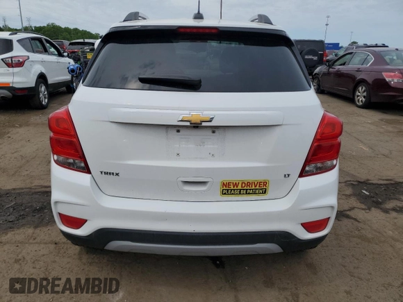 2019 Chevrolet Trax LT z VIN KL7CJLSB3KB797360, wystawiony jako Copart lot #58984105 z przebiegiem 61 597 mil mil oraz Czysty tytuł • Clean title. Historia ofert i sprzedaży dostępna na DreamBid. Obrazek 6.