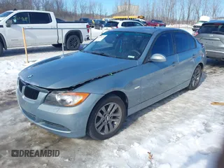 2006 BMW 3 Series 325xi with VIN WBAVD13596KV03561, listed as a IAAI auction lot 41621783 with 185,787 mi miles. Bid and sale history available at carsss.com. Image 2.