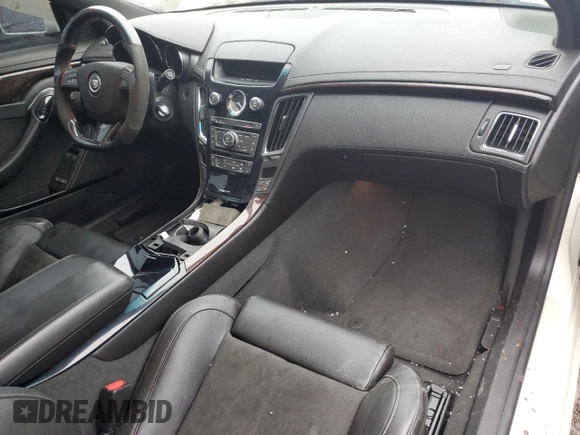 2013 Cadillac CTS-V z VIN 1G6DV1EP1D0133132, wystawiony jako Copart lot #85289884 z przebiegiem 37 093 mil mil oraz Szkody całkowita. Historia ofert i sprzedaży dostępna na DreamBid. Obrazek 8.