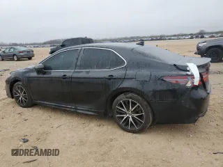 2022 Toyota Camry SE with VIN 4T1G11AK4NU621285, listed as a Copart auction lot 42972115 with 51,541 mi miles and Salvage Title. Bid and sale history available at carsss.com. Image 2.