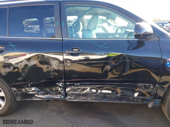 2011 Toyota Highlander with VIN 5TDZK3EH4BS039353, listed as a IAAI auction lot 40909367 with 126,024 mi miles. Bid and sale history available at carsss.com. Image 14.