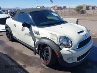 2015 MINI Roadster S z VIN WMWSY3C51FT595455, wystawiony jako IAAI lot #41670221 z przebiegiem 24 680 mil mil oraz . Historia ofert i sprzedaży dostępna na DreamBid. Obrazek 1.